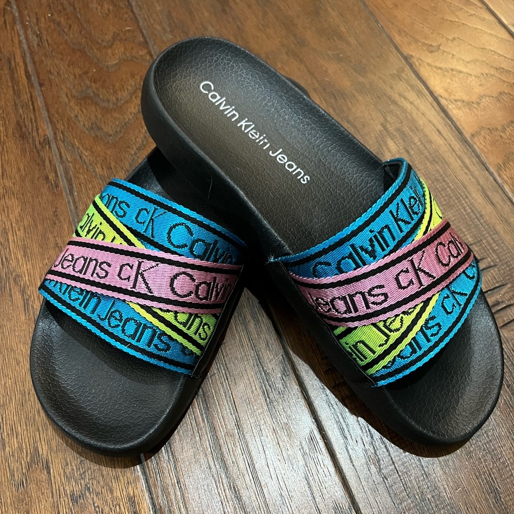 Calvin Klein slip on’s size 7